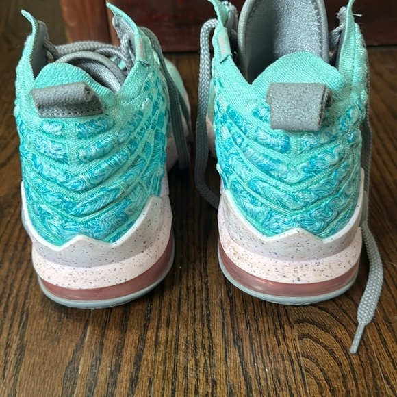 Nike LeBron James XVII 17 GS South Beach Aqua Pink - Size 6Y Basketball - Picture 4 of 7